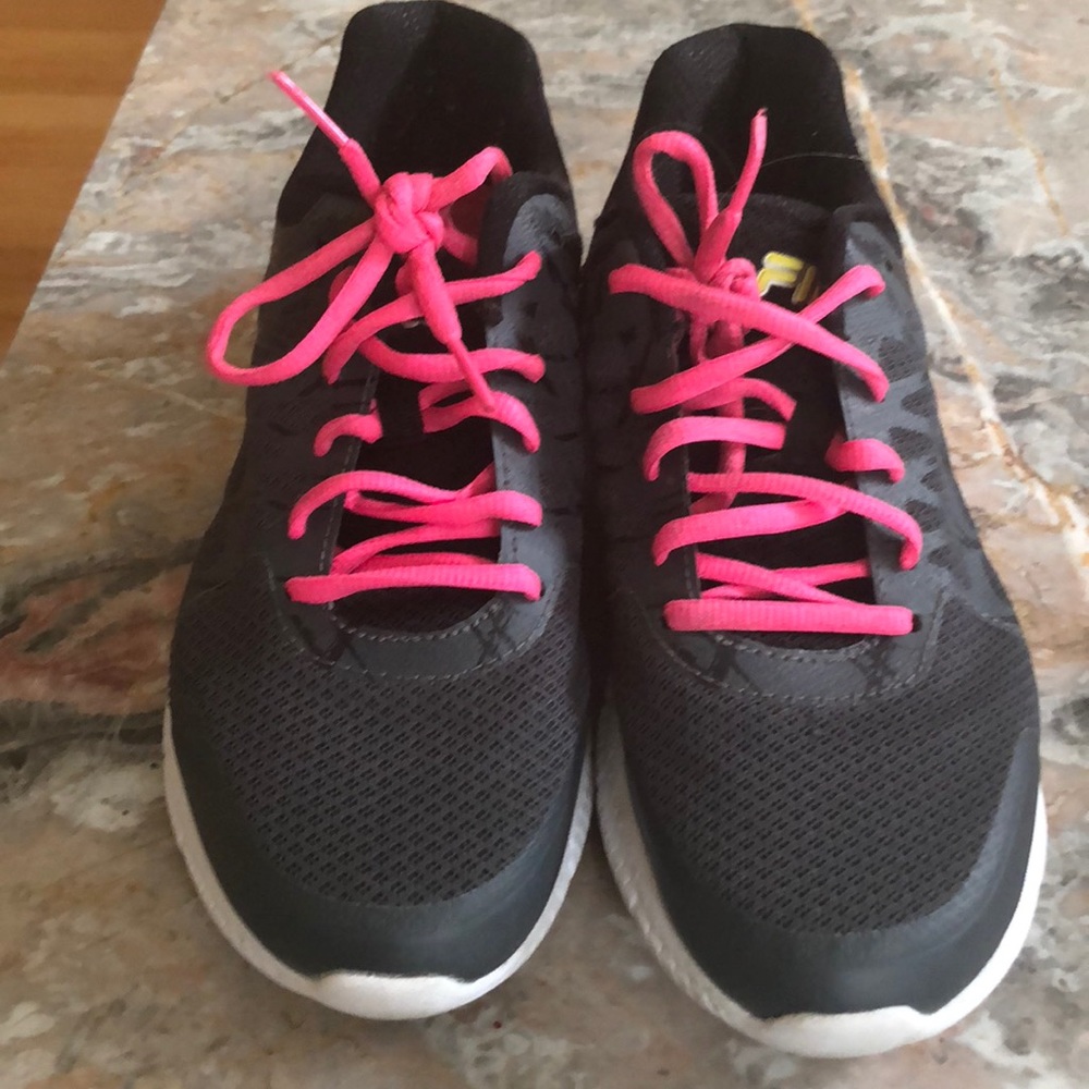Fila size 9 black/pink cross trainers